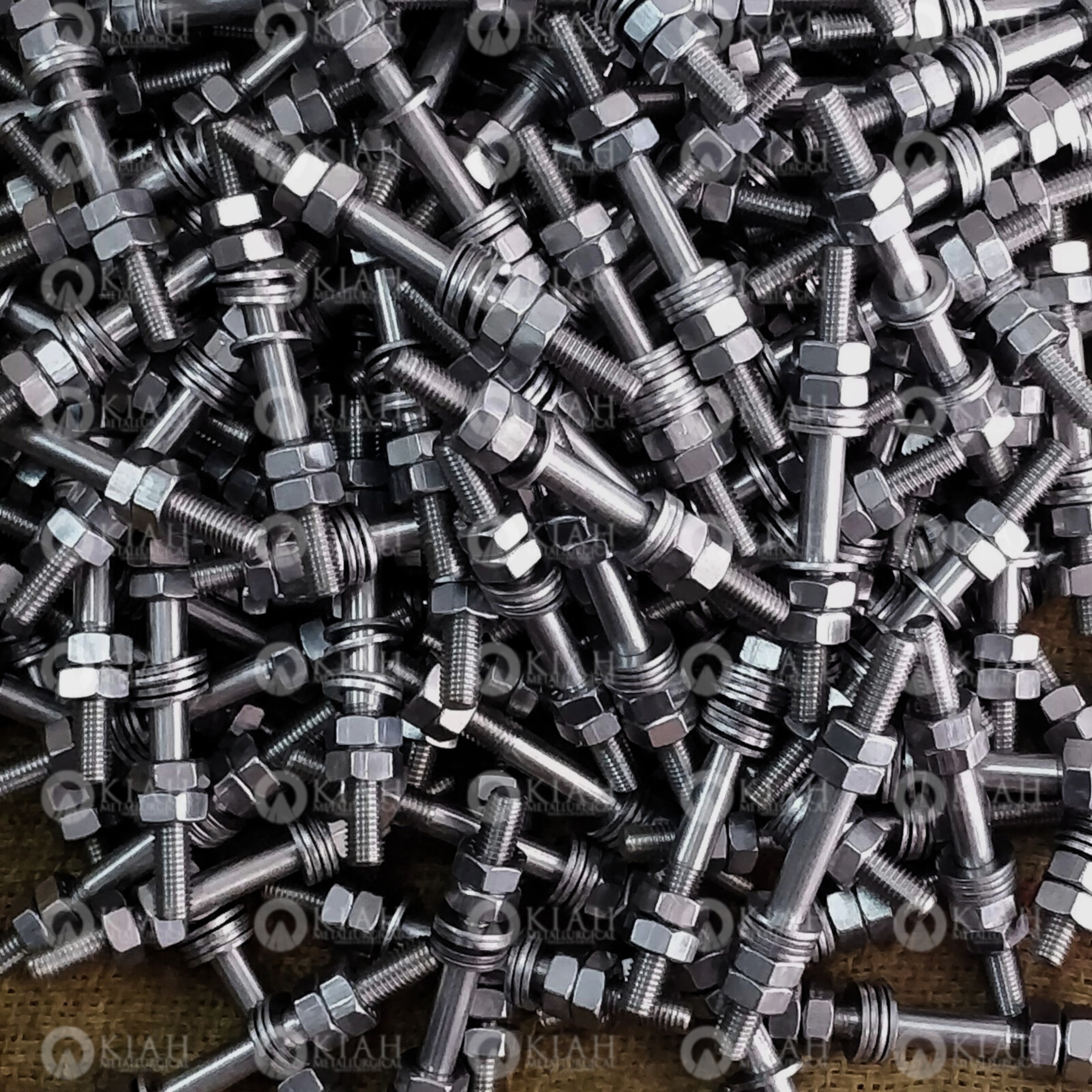 Export Quality 904L Stud Bolt Fasteners with High Pressure Hex Nuts and Heavy Duty Washers